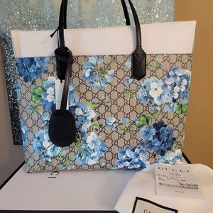100% AUTH/NIB GUCCI BLUE BLOOMS SUPREME TOTE